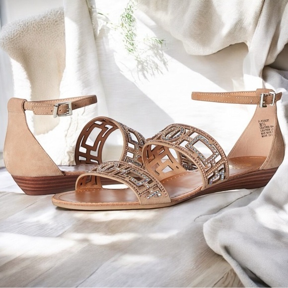 NEW Yellow Box Women's P-Violet Rhinestone Sandal in Color Natural Size 9 - Picture 1 of 11